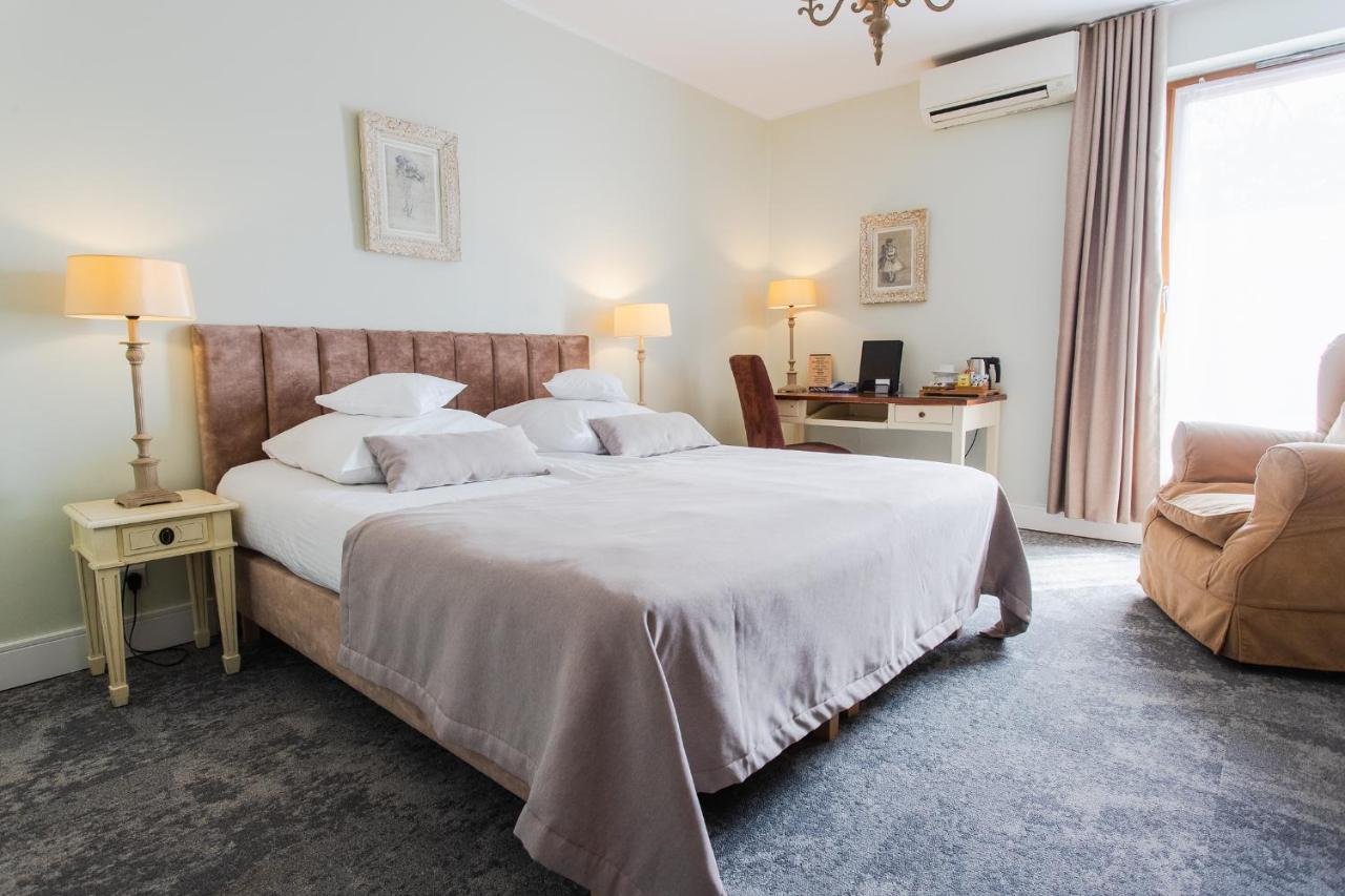 Hotel Szara 3*